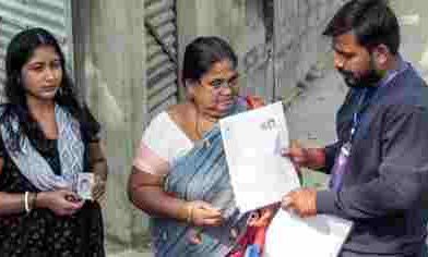 BLO Remuneration : SIR প্রক্রিয়ার মধ্যেই BLO-দের পারিশ্রমিক বাড়ালো নির্বাচন কমিশন, দেওয়া হচ্ছে ডেটার খরচও