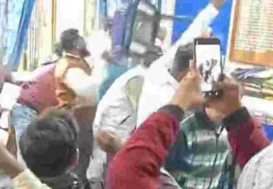 Farakka BDO office: তৃণমূল বিধায়ক মনিরুল ইসলামের নেতৃত্বে ফারাক্কায় বিডিও অফিস ভাঙচুর! ভাইরাল ভিডিও