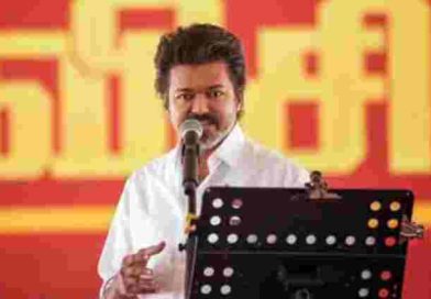 তামিলনাড়ুতে ভোটে জিতলে সোনা, মাসে ২৫০০ টাকা, ফ্রি বাস, বিনামূল্যে স্যানিটারি প্যাড, রান্নার গ্যাস দেওয়ার ঘোষণা বিজয়ের