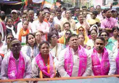 Mann Ki Baat: অভয়ার মায়ের সঙ্গে বসে প্রধানমন্ত্রীর ‘মন কি বাত’ শুনলেন সুকান্ত মজুমদার