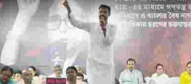 Pratik Ur Rahaman: ‘কাগজ আমরা দেখাব না’, ধর্মতলায় মমতার ধর্নামঞ্চ থেকে হুঙ্কার প্রতীক উর রহমানের
