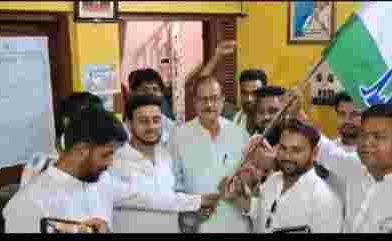 হুমায়ূনের AJUP ছেড়ে তৃণমূলে যোগ দিলেন কুলটি বিধানসভা কেন্দ্রের প্রার্থী তাহির খান-তার প্রায় ৫০ জন সমর্থক