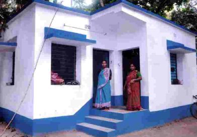 বাংলা আবাস যোজনায় ঘুষ চাওয়ার অভিযোগ পঞ্চায়েতের ২ কর্মীর বিরুদ্ধে