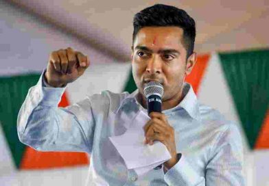 ‘মমতা উদার হতে পারেন, আমি নই’, জনসভা থেকে কড়া বার্তা অভিষেকের