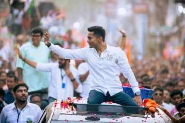 গত ৩৬ দিনে অভিষেক বন্দ্যোপাধ্যায় মোট ১০০টি কেন্দ্রে জনসভা এবং রোড শো করেছেন