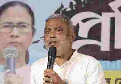 TMC Debasish Kumar: রাসবিহারীর তৃণমূল প্রার্থী দেবাশিস কুমারের বাড়িতে আয়কর হানা, তোলপাড় রাজ্য রাজনীতি