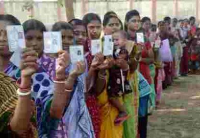 ভোটদানের সময় দু’দফায় যাচাই হবে ভোটারের পরিচয়পত্র! ভুয়ো ভোটার রুখতে আরও কড়া পদক্ষেপ নির্বাচন কমিশনের